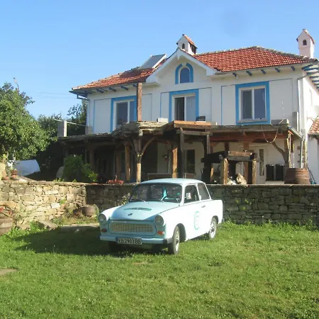 Хостел Runya Lodge *