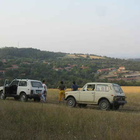 Хостел Runya Lodge *