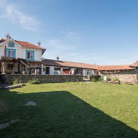 Хостел Runya Lodge Габрово