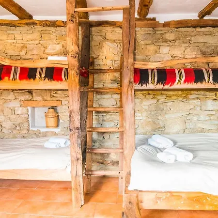 Hostel Runya Lodge