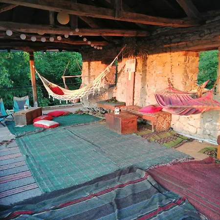 Хостел Runya Lodge