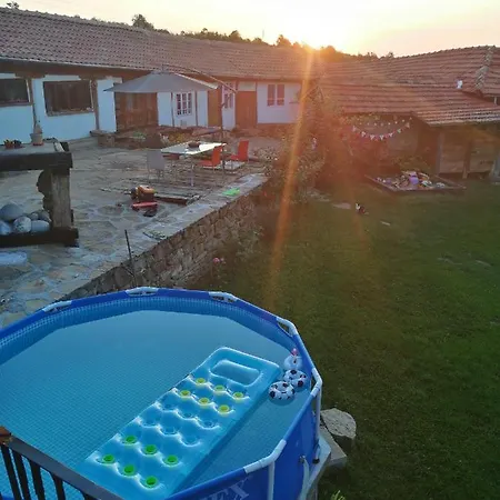 Runya Lodge Хостел Габрово