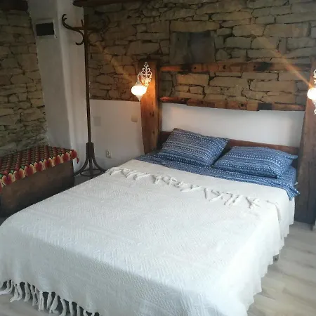 Hostel Runya Lodge *
