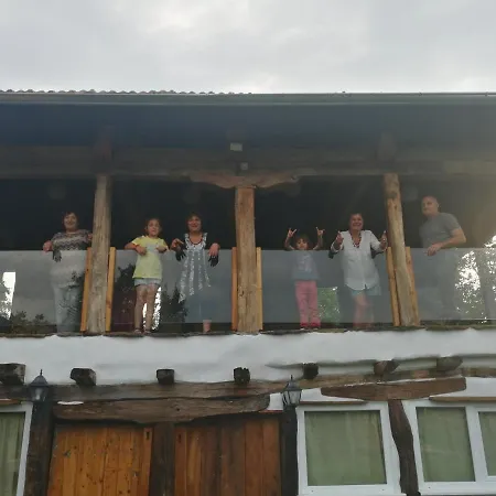 Hostel Runya Lodge *